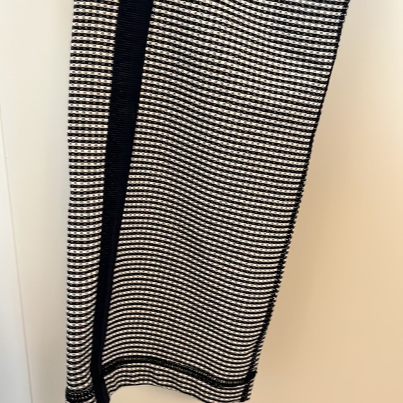 LuLuLemon capri pant - Picture 3 of 6